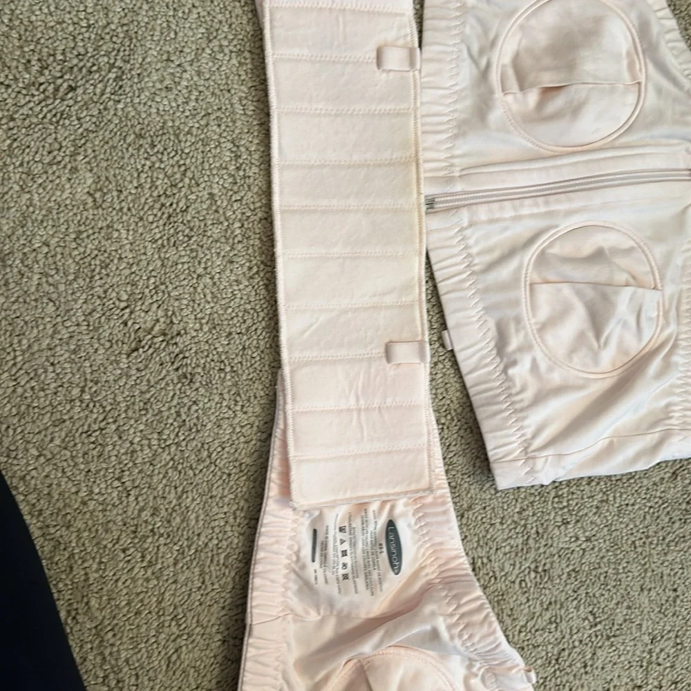 Lansinoh xs-l adjustable pumping bra. - Picture 2 of 5